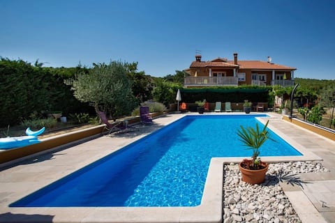 Apartments Villa Leylandia- app. Rosemary+pool