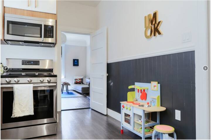 Stylish Nob Hill Victorian with period details gallery image 3