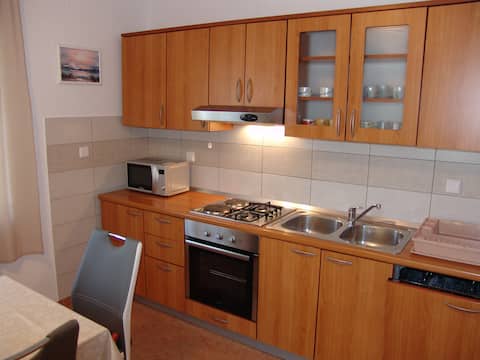 Successful Airbnb property: Comfy apartment with big garden in Supetarska Draga