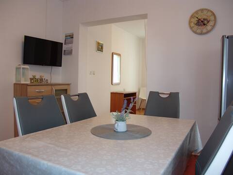 Comfy apartment with big garden