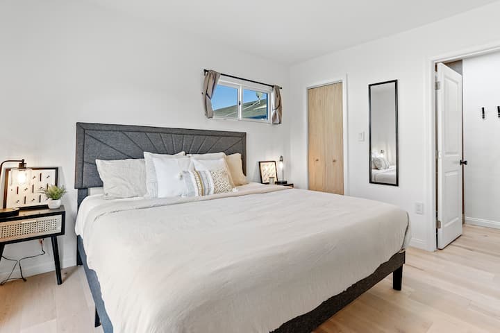 Masted bedroom with king bed, memory foam.