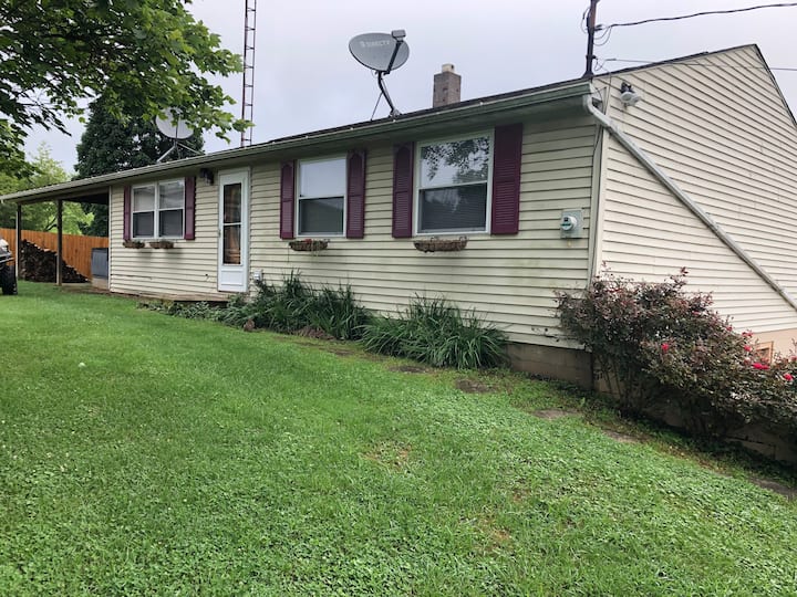 Reeds Run Retreat Houses for Rent in Whipple, Ohio, United States