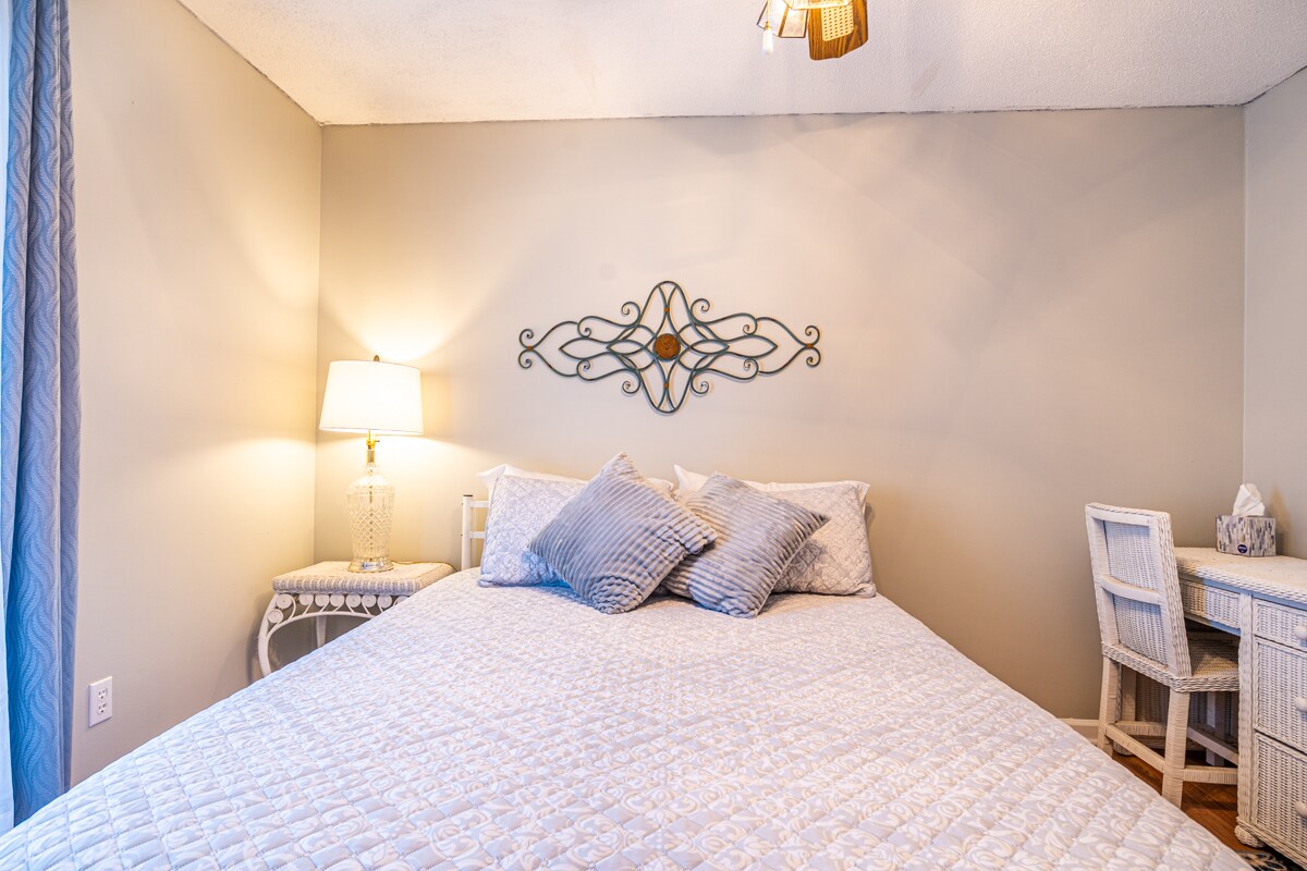 Втора спална соба со јужњачки шарм декор.