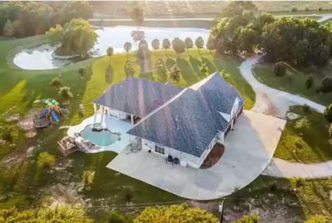 Luxury Villa with 7 Bedroom , Pool and many more.