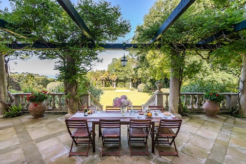Stunning seaview 4 BR villa : heated pool/parking