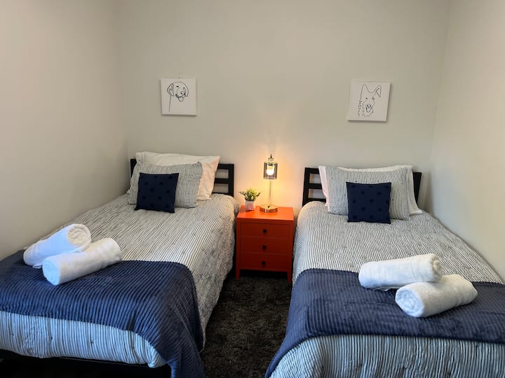 Საძინებელი 3 - ორი ორადგილიანი საწოლი