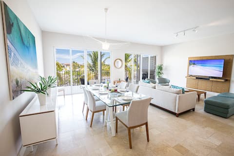 Modern | Steps to Beach Club & Shops | Sleeps 10
