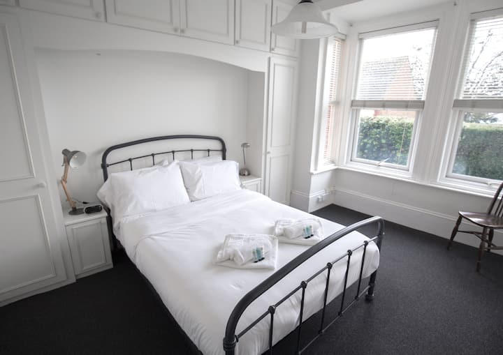 Spacious Family Townhouse in central Worthing Townhouses for Rent in