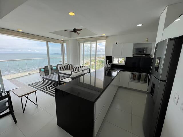 Bienesweb – Alquiler de Apartamentos en Cartagena Edificio Conquistador managed Airbnb listing 2