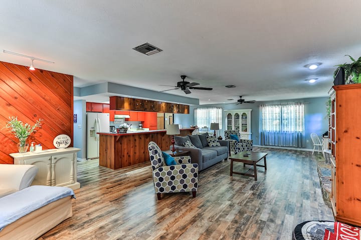 Living Room with full pull out sofa