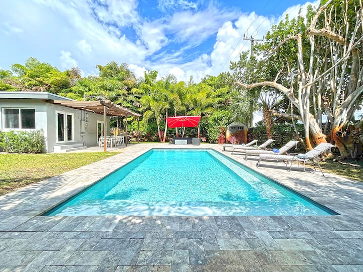 Casa 25 4 BR Pool House Steps to Wilton Dr Houses for Rent in