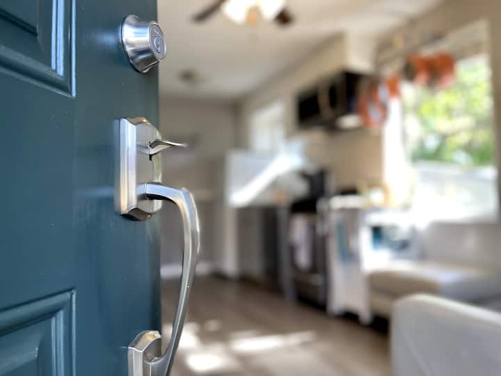 Cozy 2 Bedroom - 12 Minutes From Clearwater Beach - Clearwater Beach, FL