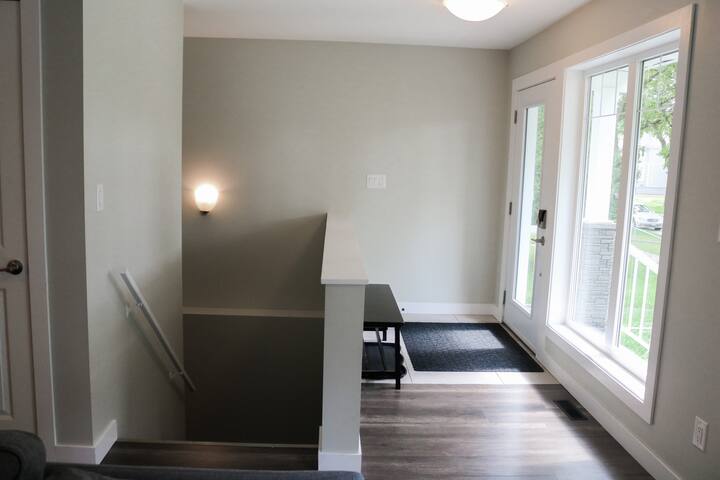 Inviting Stay in a Prime Location! gallery image 2