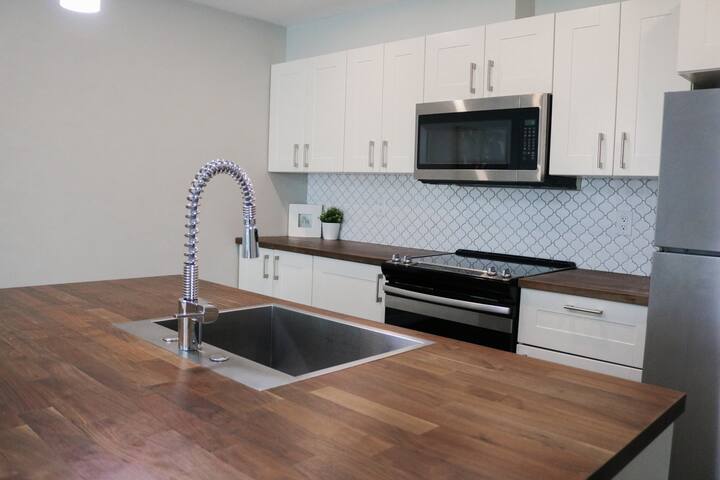 Inviting Stay in a Prime Location! gallery image 4