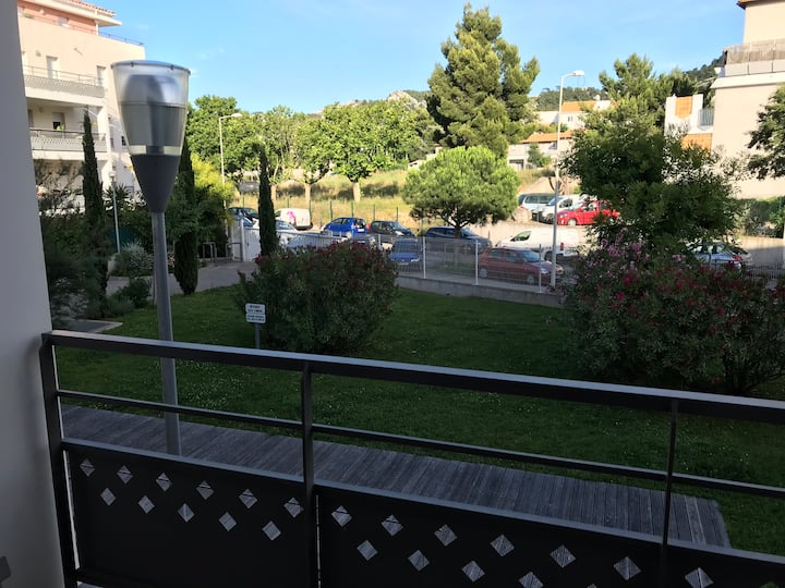 Studio just a short walk to the Calanques Apartments for Rent in