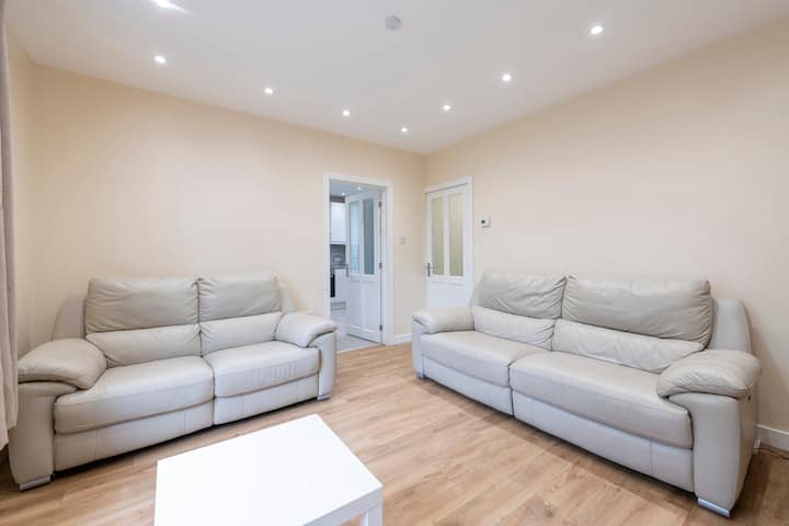 Entire Semi-detached House In Manchester - Manchester