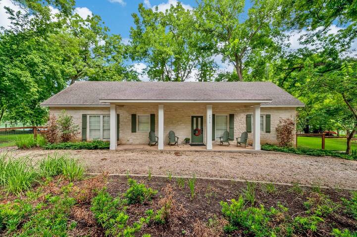 Serene Lakefront Home on Lake Austin gallery image 4