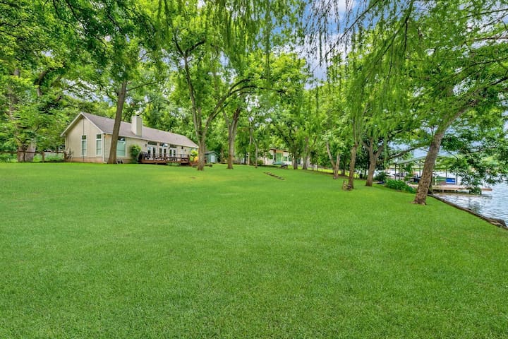 Serene Lakefront Home on Lake Austin