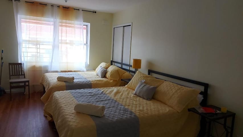 Beautiful 3 bedrooms in Forest Hills next to all