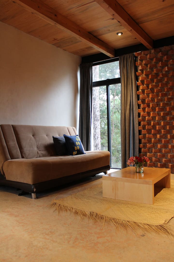 Otvorený pobyt s rozkladacou pohovkou a nachádza sa na najvyššom poschodí. 