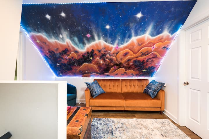 Charming & Comfy Gem ~ 10 Mins to Downtown ~Patio!