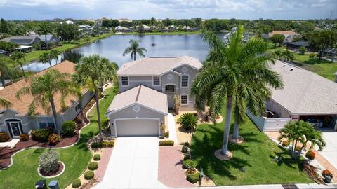 5 Bdrms! Waterview! 10 minutes to Fort Myers Beach