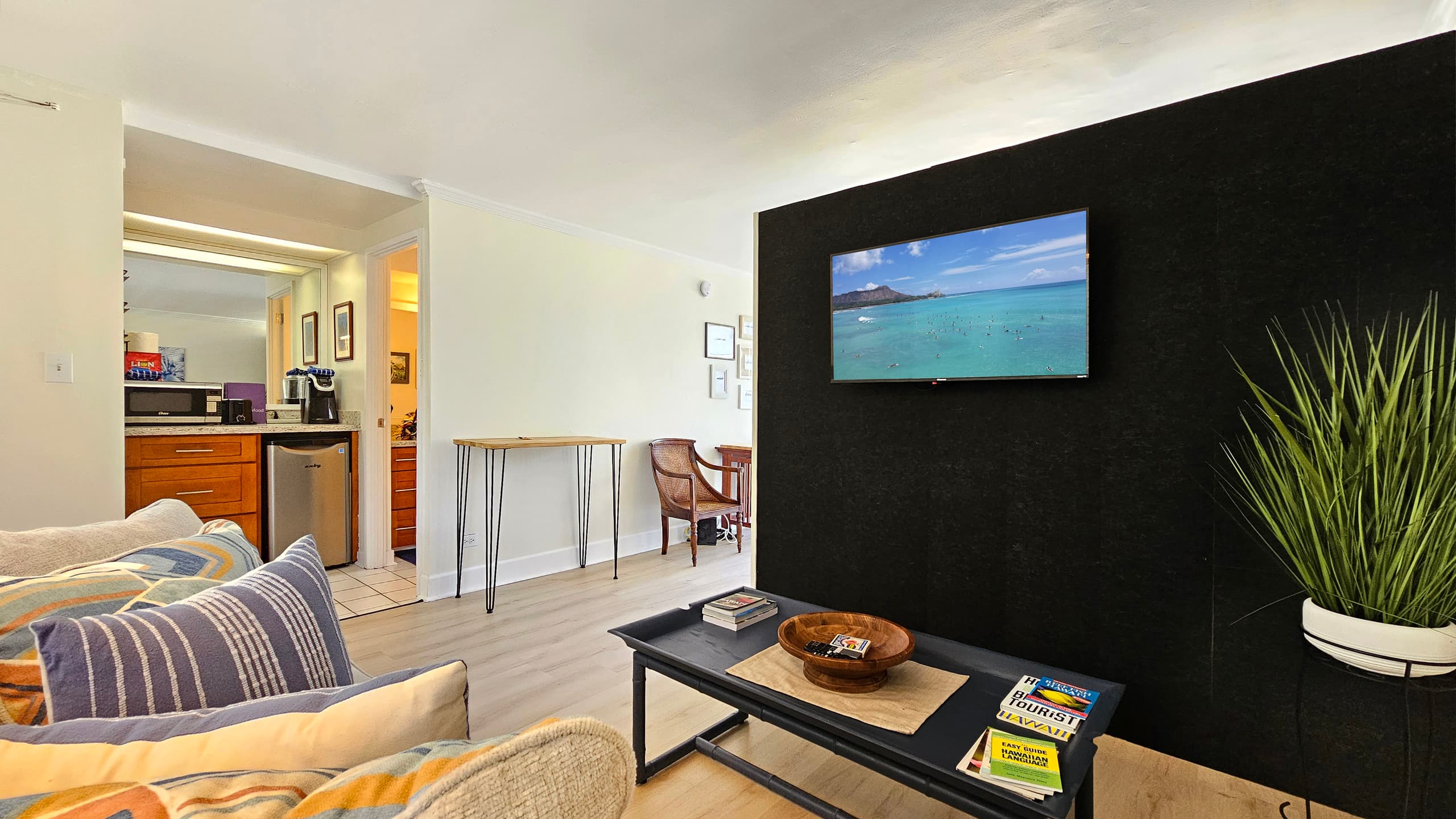 Condo in Honolulu · ★4.8 · Studio · 1 bed · 1 private bath - Image 3