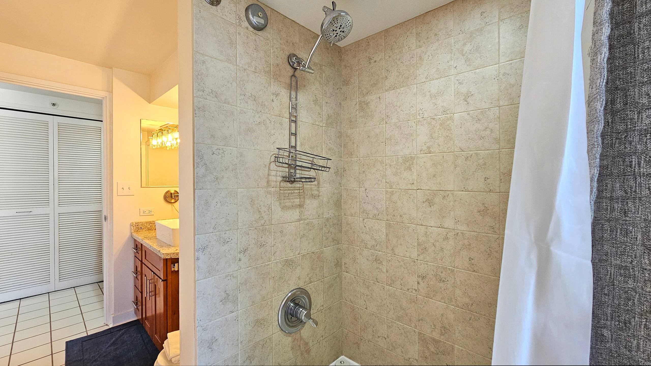 Condo in Honolulu · ★4.8 · Studio · 1 bed · 1 private bath - Image 16