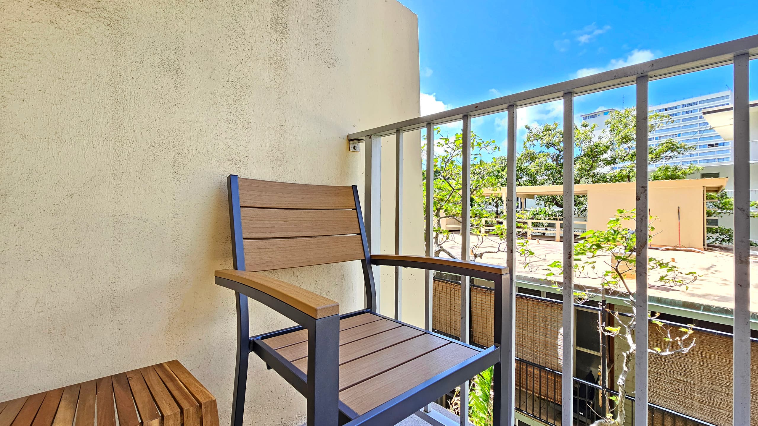 Condo in Honolulu · ★4.8 · Studio · 1 bed · 1 private bath - Image 19