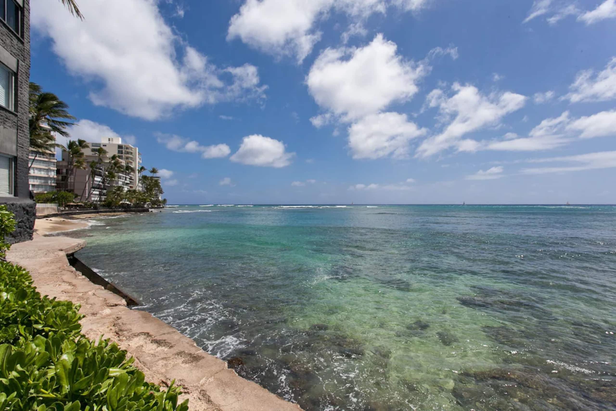 Condo in Honolulu · ★4.8 · Studio · 1 bed · 1 private bath - Image 26