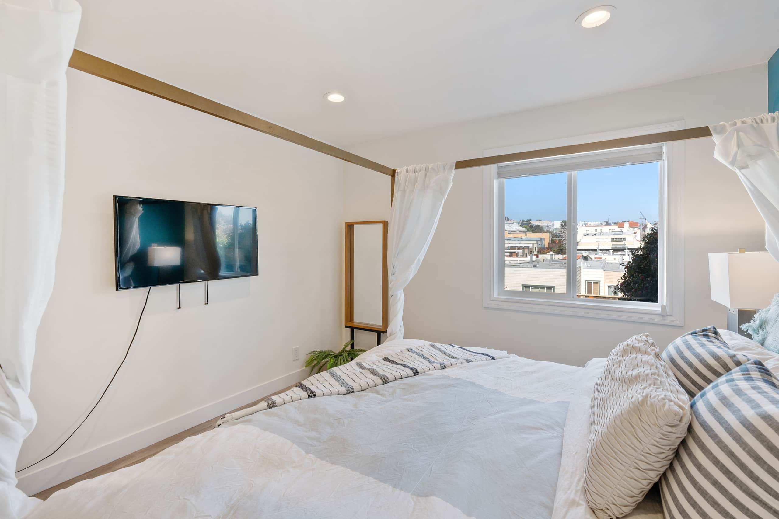 Home in San Francisco · ★4.89 · 1 bedroom · 1 bed · 1 bath - Image 9