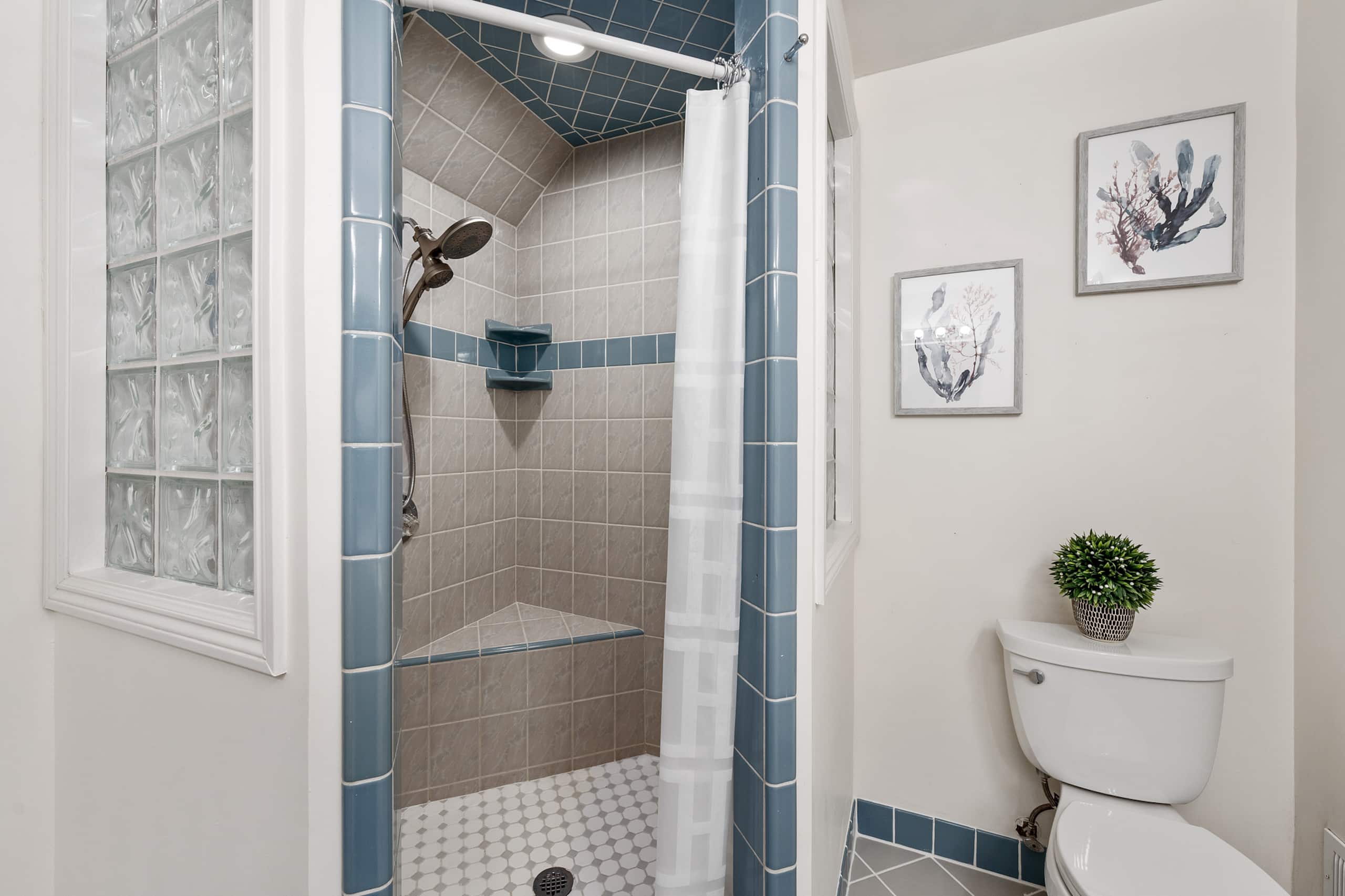 Home in San Francisco · ★4.89 · 1 bedroom · 1 bed · 1 bath - Image 18