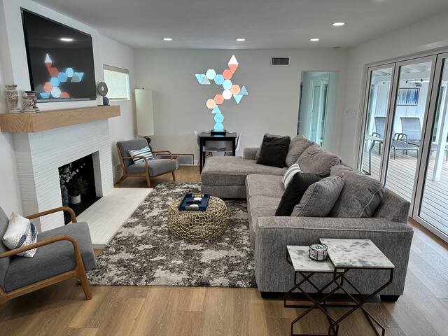 Gorgeous Modern House in La Jolla Village