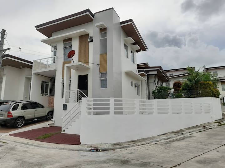 Fully furnished overlooking house in South Cebu Houses for Rent in