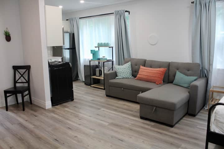 2 Of 5 Luxury Suites In Mitchell Heights Building - Port Stanley