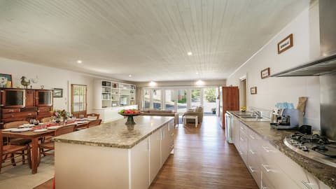Spacious with tennis court in Burradoo