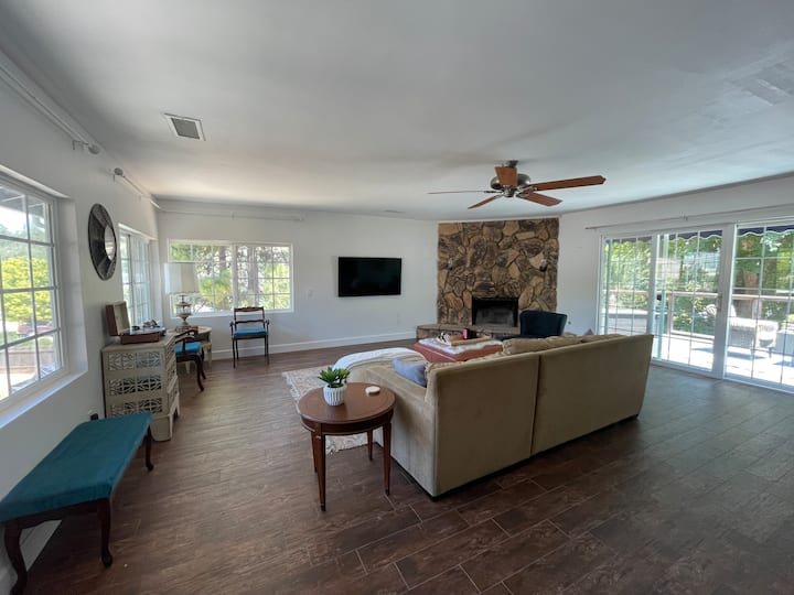 Relaxing Retreat ~ Fire-pit+hot Tub+pet Friendly - Paso Robles, CA