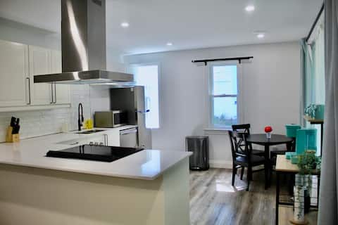 Entire Home - 5 Luxury Suites in Mitchell Heights