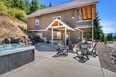 Nostalgic Pines | Views+Game Room+Hot Tub+Fire Pit