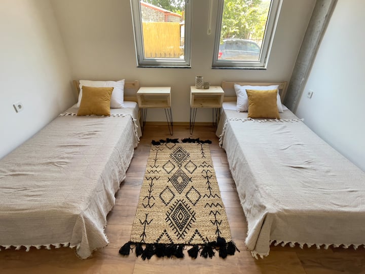 Chambre n °3 : notre chambre chic et bohème avec deux lits simples