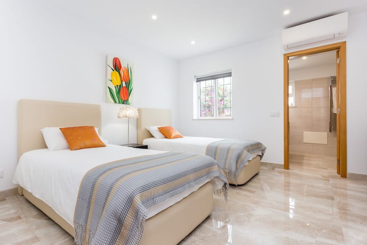 საძინებელი 1