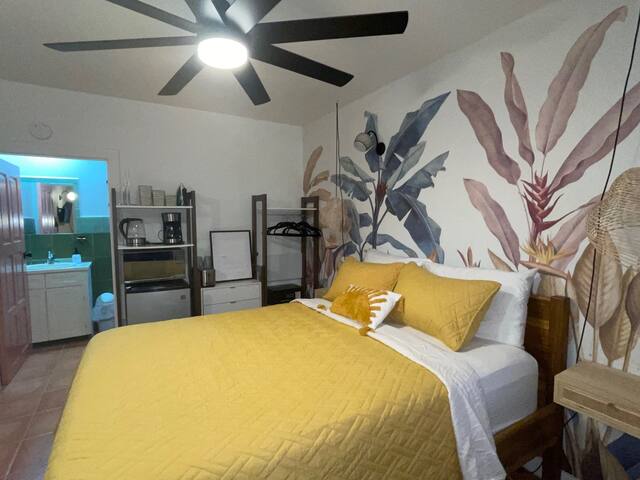 Entire Alux House -5 separate units, 5 bed, 6 bath gallery image 5