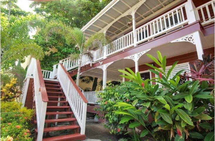 Entire Alux House -5 separate units, 5 bed, 6 bath