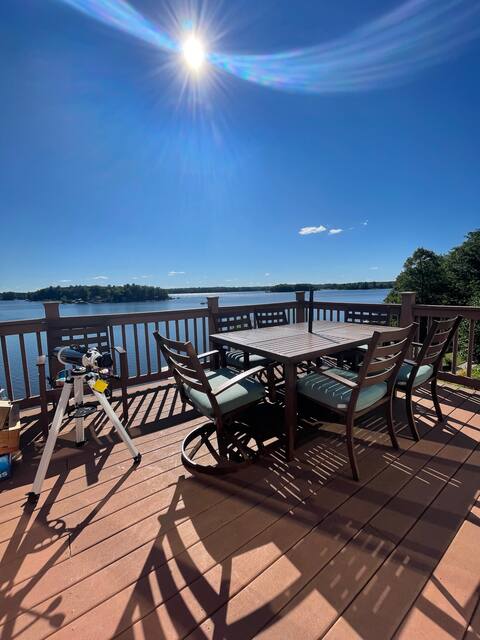 Lakefront Lookout on Sage Lake!