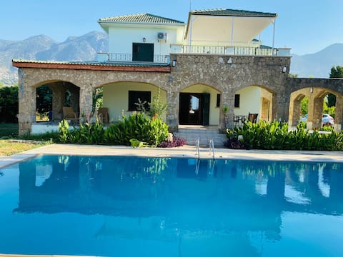 Villa with a pool and a vacation