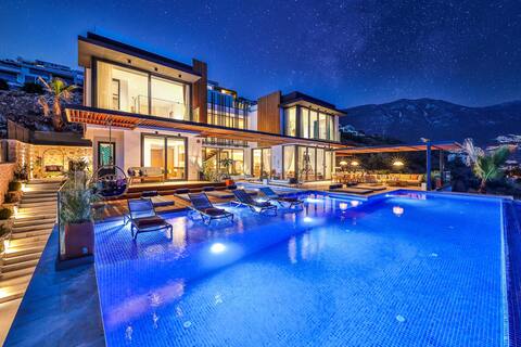 Stunning Sea views , Exciting Luxury