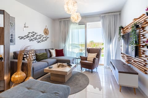 Lemon Tree 1-BR Apt in Livadia W/ Terrace & Pool
