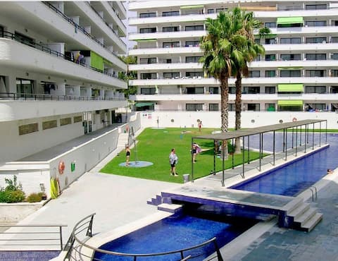 Popular Airbnb listing: A beautiful apartment with a pool and Wi-Fi. in Salou