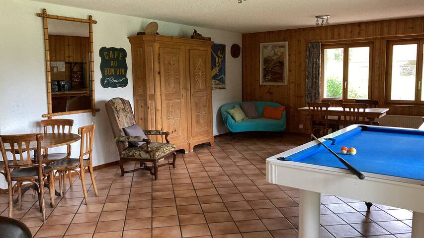 Chalet Bel-Oiseau pour groupes, billard pétanque. gallery image 3