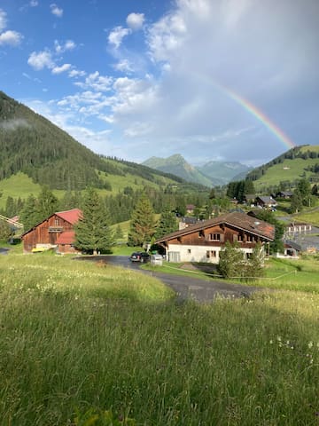 Chalet Bel-Oiseau pour groupes, billard pétanque.